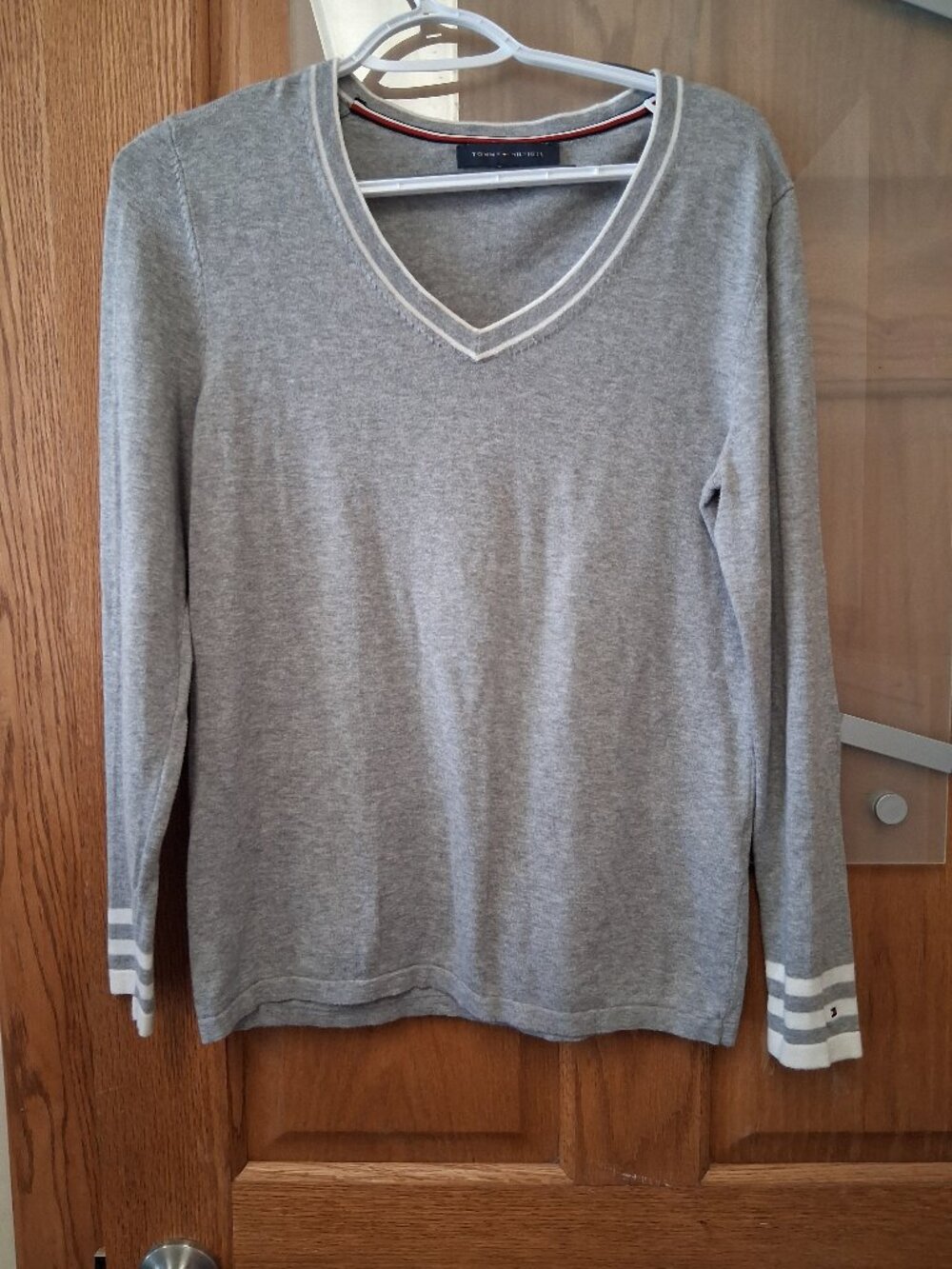 Gray womens medium Tommy Hilfiger vneck sweater